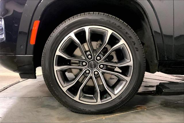 2022 Jeep Grand Wagoneer Vehicle Photo in Kansas City, MO 64114