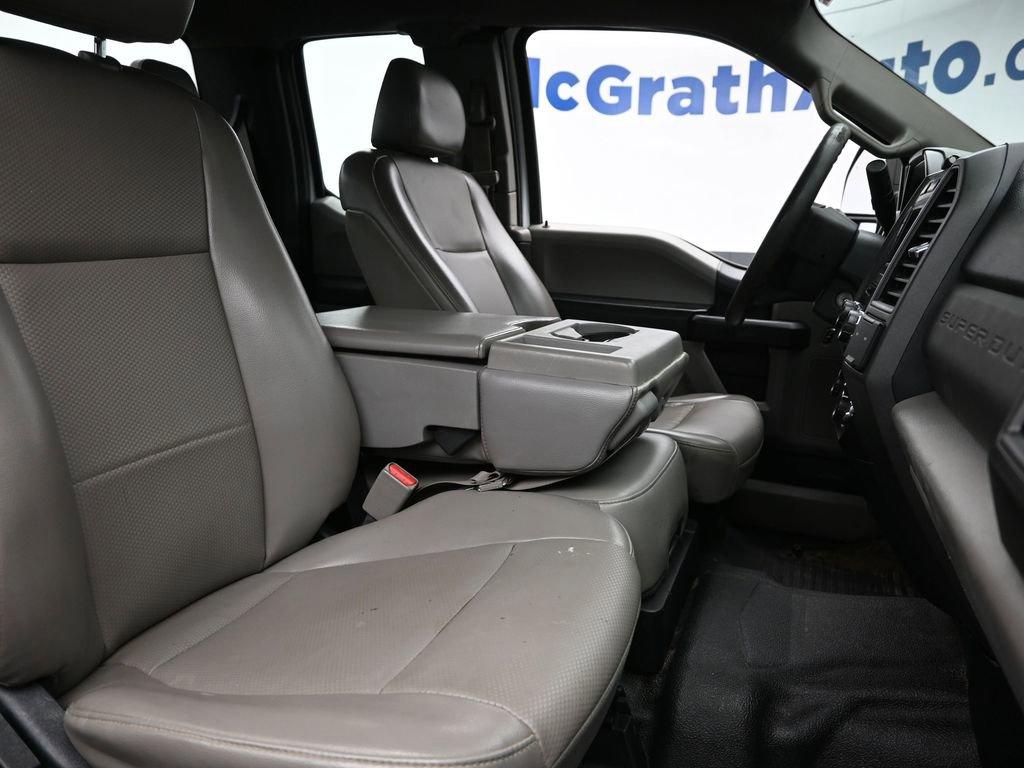 2017 Ford Super Duty F-250 SRW Vehicle Photo in Cedar Rapids, IA 52402
