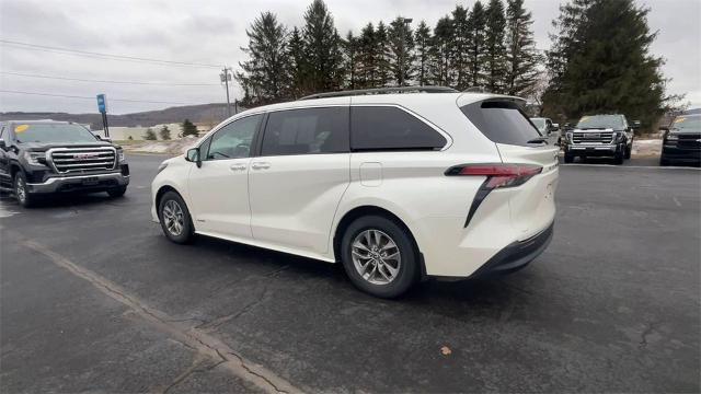2021 Toyota Sienna Vehicle Photo in TULLY, NY 13159-3159