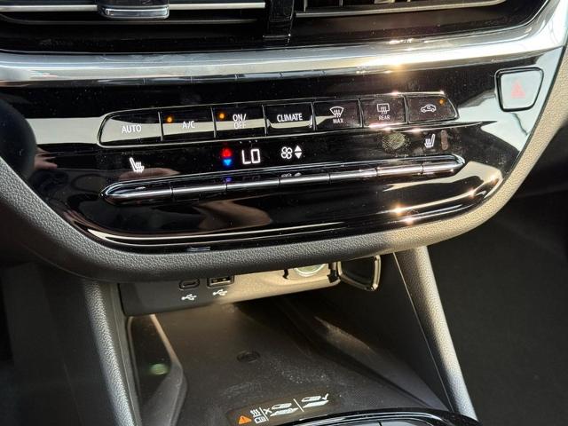 2025 Buick Envista Vehicle Photo in COLUMBIA, MO 65203-3903