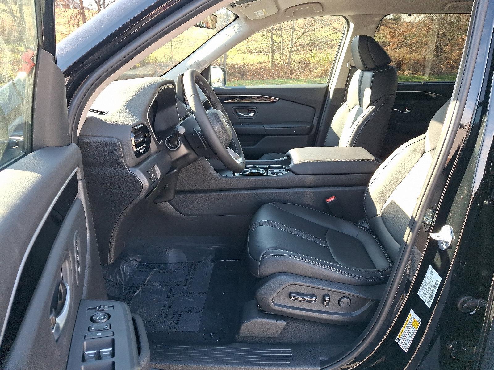 2025 Honda Pilot Vehicle Photo in Harrisburg, PA 17111