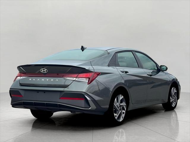 2025 Hyundai ELANTRA Vehicle Photo in Green Bay, WI 54304