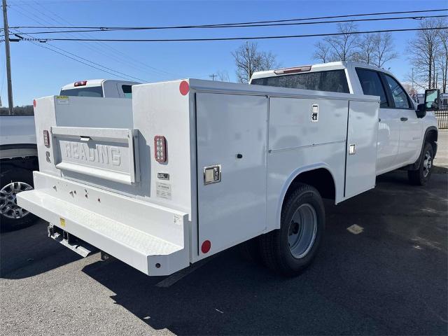2024 Chevrolet Silverado 3500 HD Chassis Cab Vehicle Photo in ALCOA, TN 37701-3235