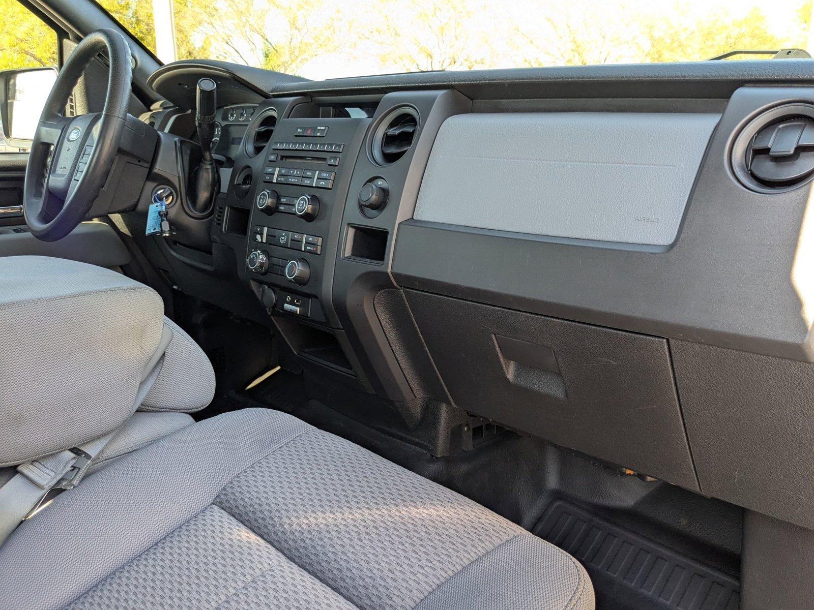 2013 Ford F-150 Vehicle Photo in St. Petersburg, FL 33713