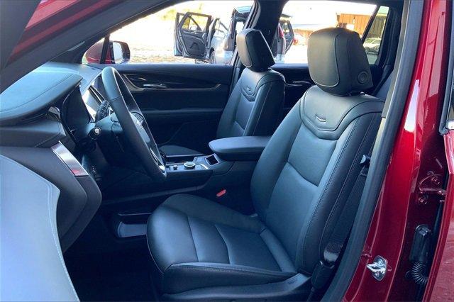 2025 Cadillac XT6 Vehicle Photo in KANSAS CITY, MO 64114-4545