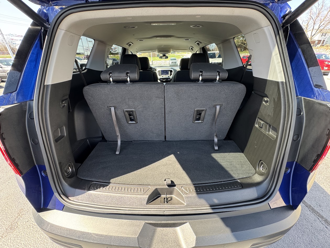 2023 GMC Acadia Vehicle Photo in BOONVILLE, IN 47601-9633