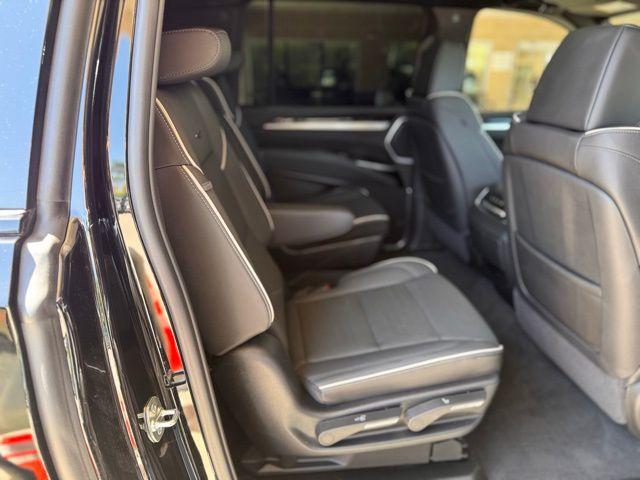 2025 Cadillac Escalade ESV Vehicle Photo in DELRAY BEACH, FL 33483-3294