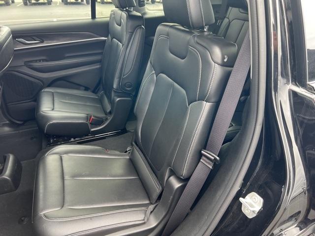 2023 Jeep Grand Cherokee L Vehicle Photo in GREEN BAY, WI 54304-5303
