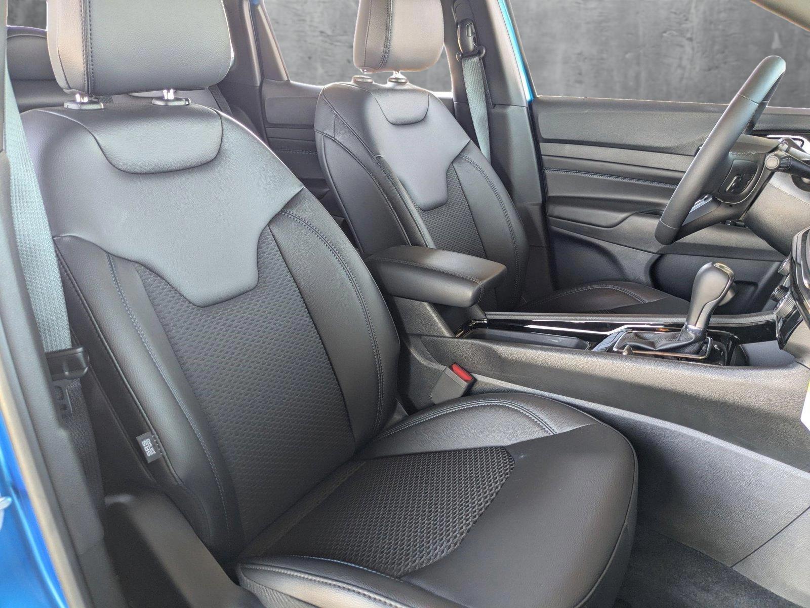 2025 Jeep Compass Vehicle Photo in Valencia, CA 91355