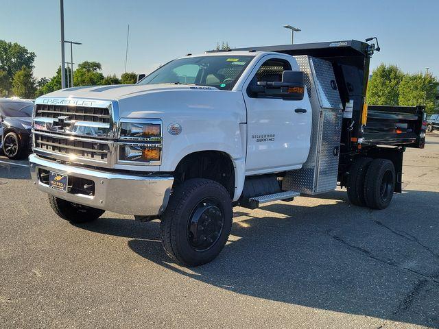 2024 Chevrolet Silverado 5500 HD Vehicle Photo in DANBURY, CT 06810-5034