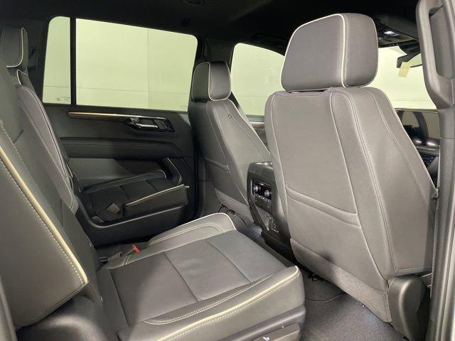 2025 Chevrolet Suburban Vehicle Photo in PHOENIX, AZ 85014-3381