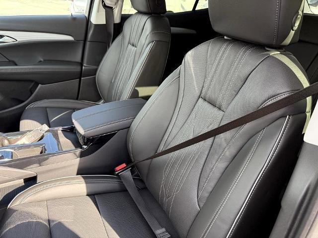 2025 Buick Envision Vehicle Photo in CHICOPEE, MA 01020-5001