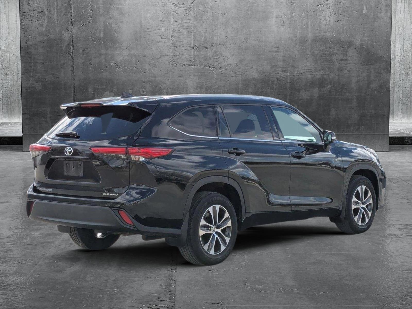 2022 Toyota Highlander Vehicle Photo in Spokane Valley, WA 99212