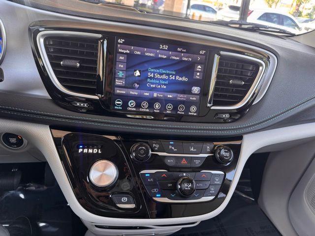 2020 Chrysler Pacifica Vehicle Photo in DELRAY BEACH, FL 33483-3294
