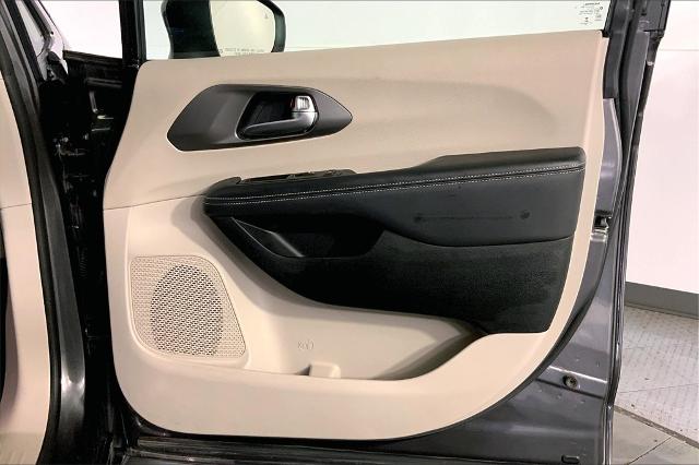 2023 Chrysler Pacifica Vehicle Photo in Lees Summit, MO 64086