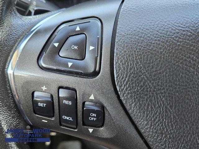 2017 Lincoln MKT Vehicle Photo in DENTON, TX 76210-9321