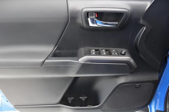 2021 Toyota Tacoma 4WD Vehicle Photo in Green Bay, WI 54304