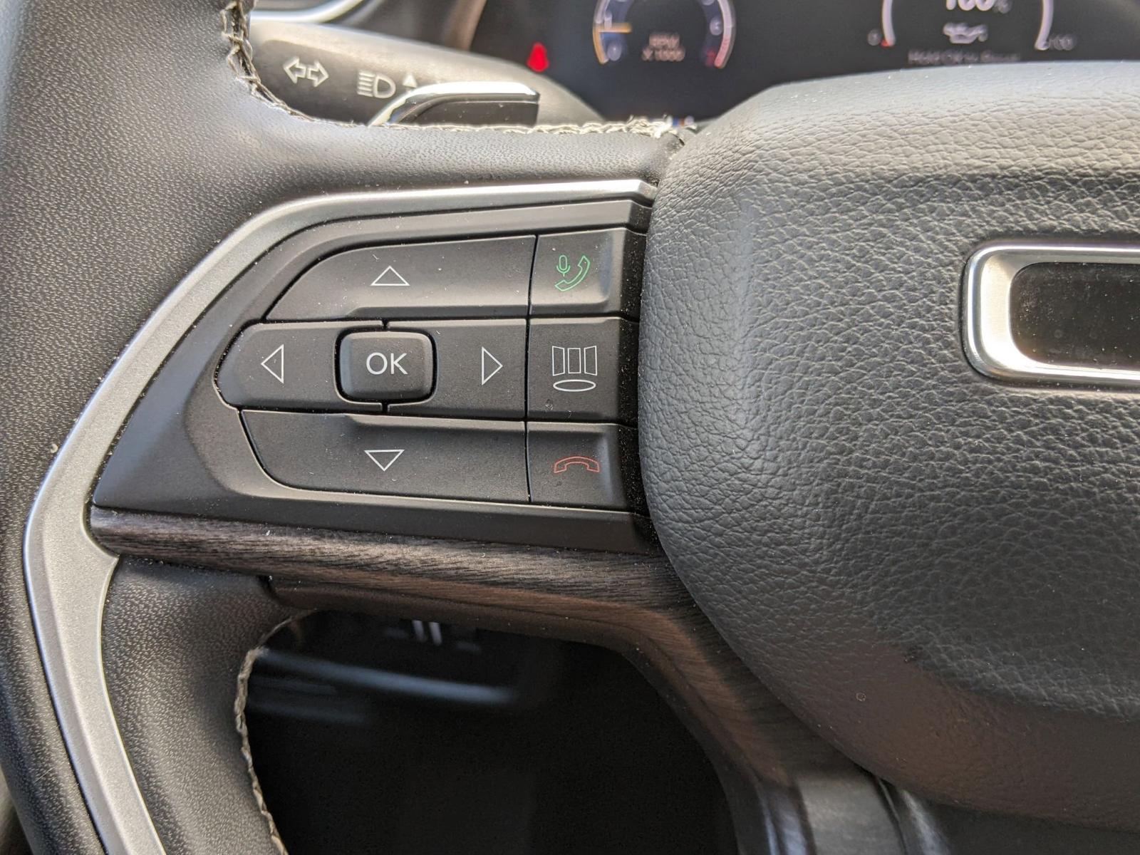 2023 Jeep Grand Cherokee L Vehicle Photo in Seguin, TX 78155
