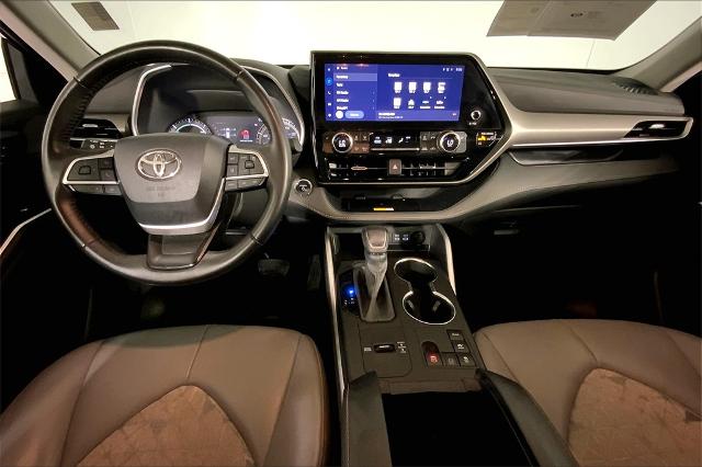 2023 Toyota Highlander Vehicle Photo in Lees Summit, MO 64086