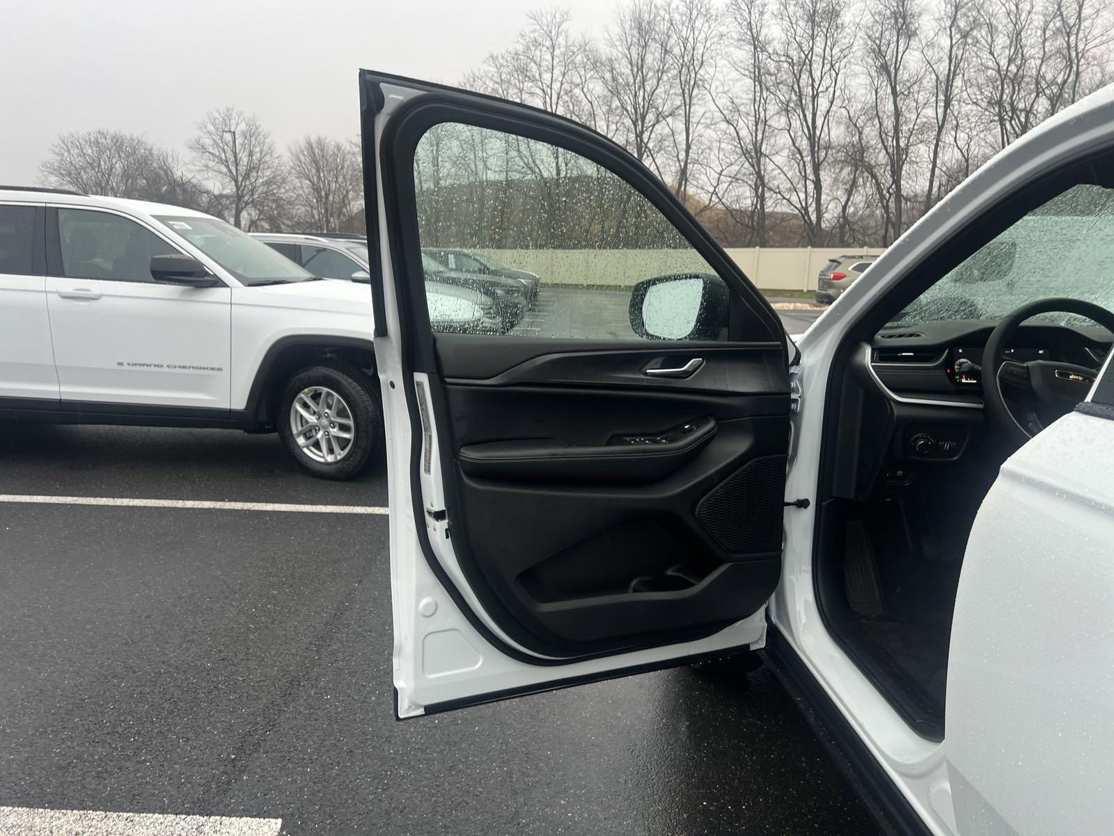 2025 Jeep Grand Cherokee L Vehicle Photo in Mechanicsburg, PA 17050-1707