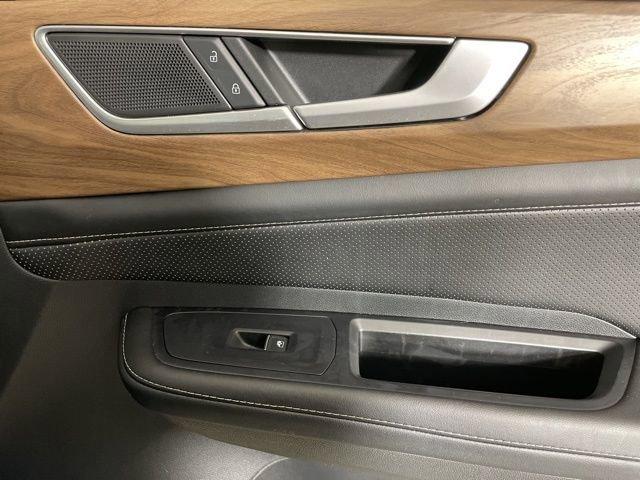 2024 Volkswagen Atlas Vehicle Photo in PHOENIX, AZ 85014-3381