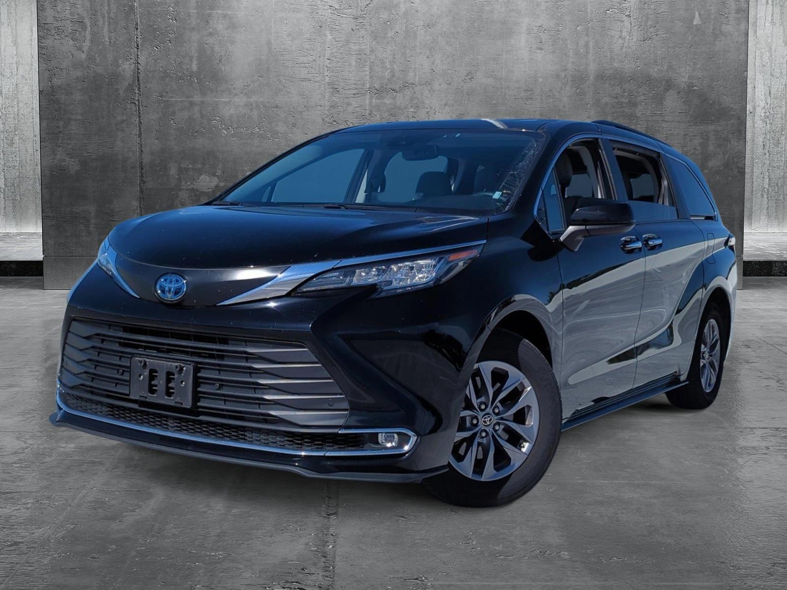 2023 Toyota Sienna Vehicle Photo in Ft. Myers, FL 33907