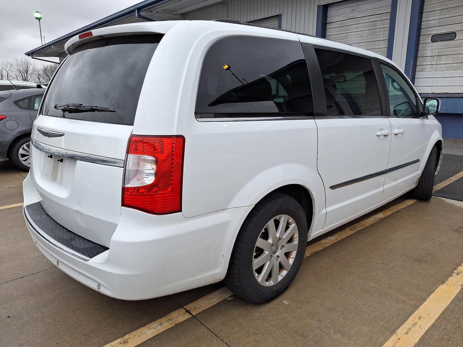 2014 Chrysler Town & Country Vehicle Photo in BETHLEHEM, PA 18017