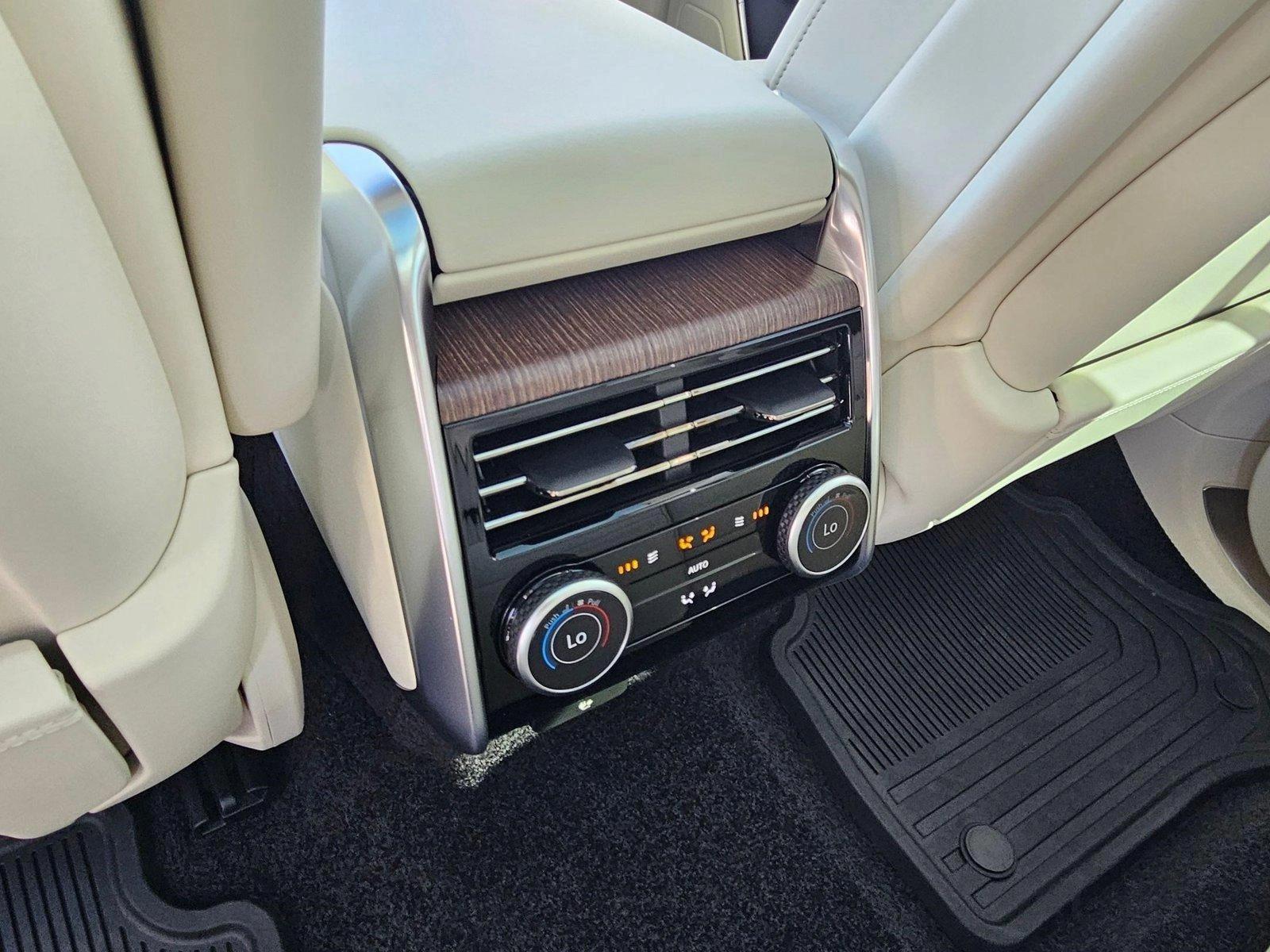 2025 Land Rover Range Rover Vehicle Photo in LAS VEGAS, NV 89146-3033
