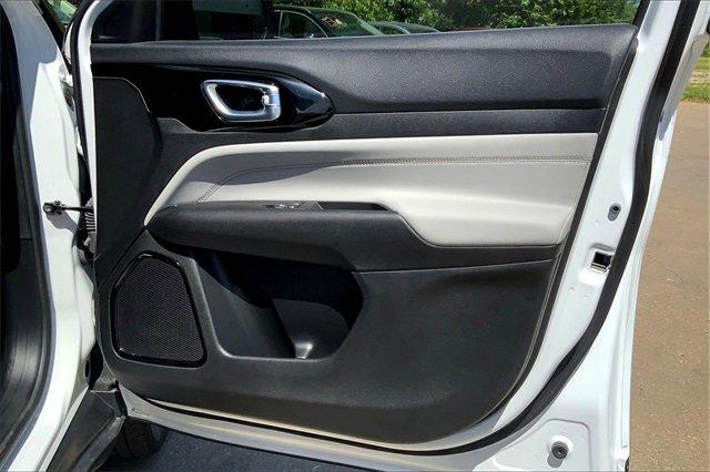 2023 Jeep Compass Vehicle Photo in KANSAS CITY, MO 64114-4545