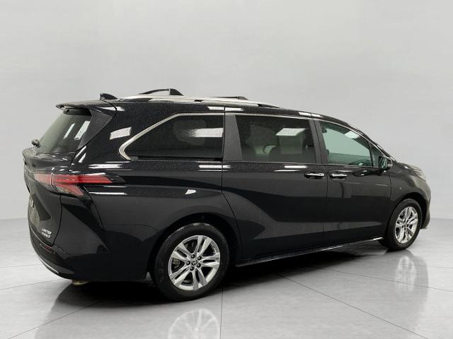 2024 Toyota Sienna Vehicle Photo in Appleton, WI 54913