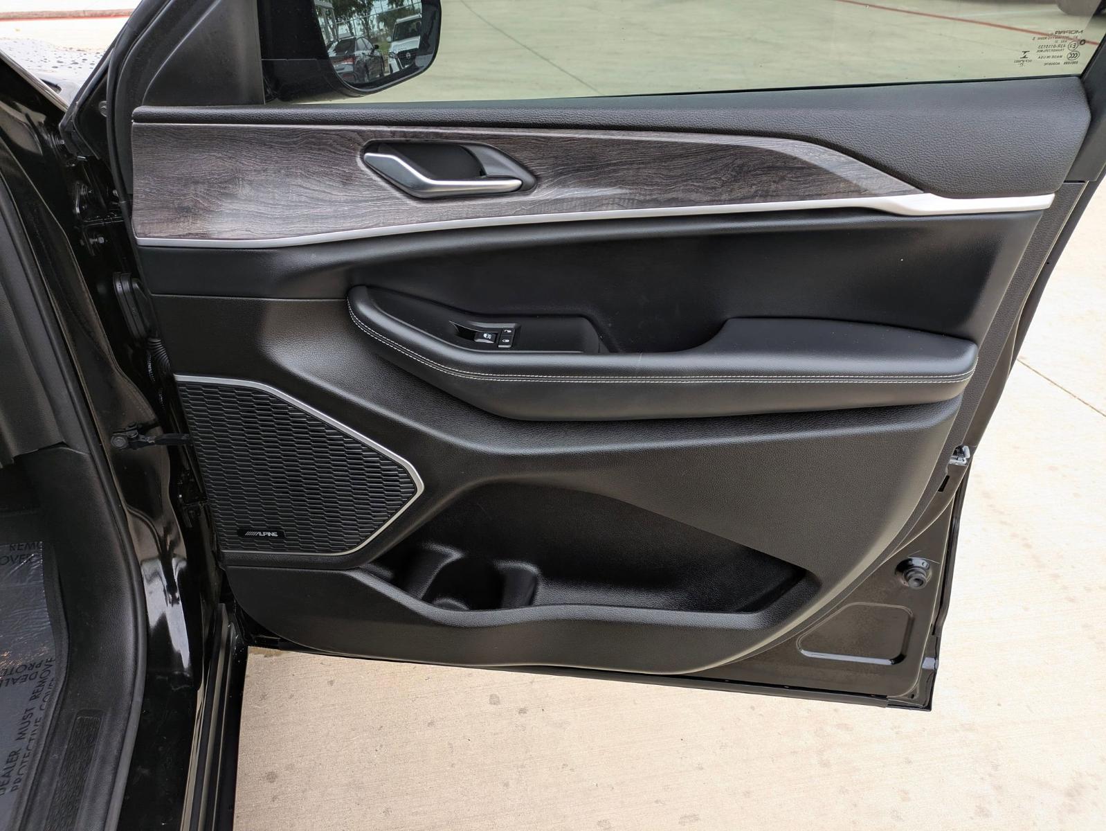 2021 Jeep Grand Cherokee L Vehicle Photo in SELMA, TX 78154-1460