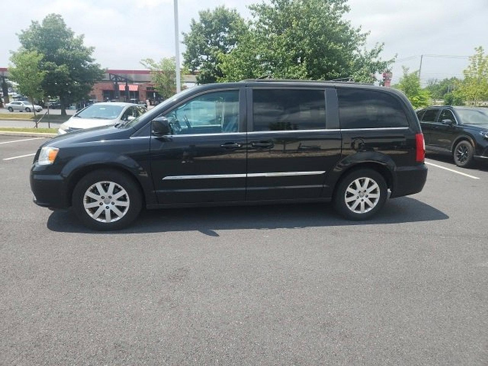 2016 Chrysler Town & Country Vehicle Photo in Harrisburg, PA 17111