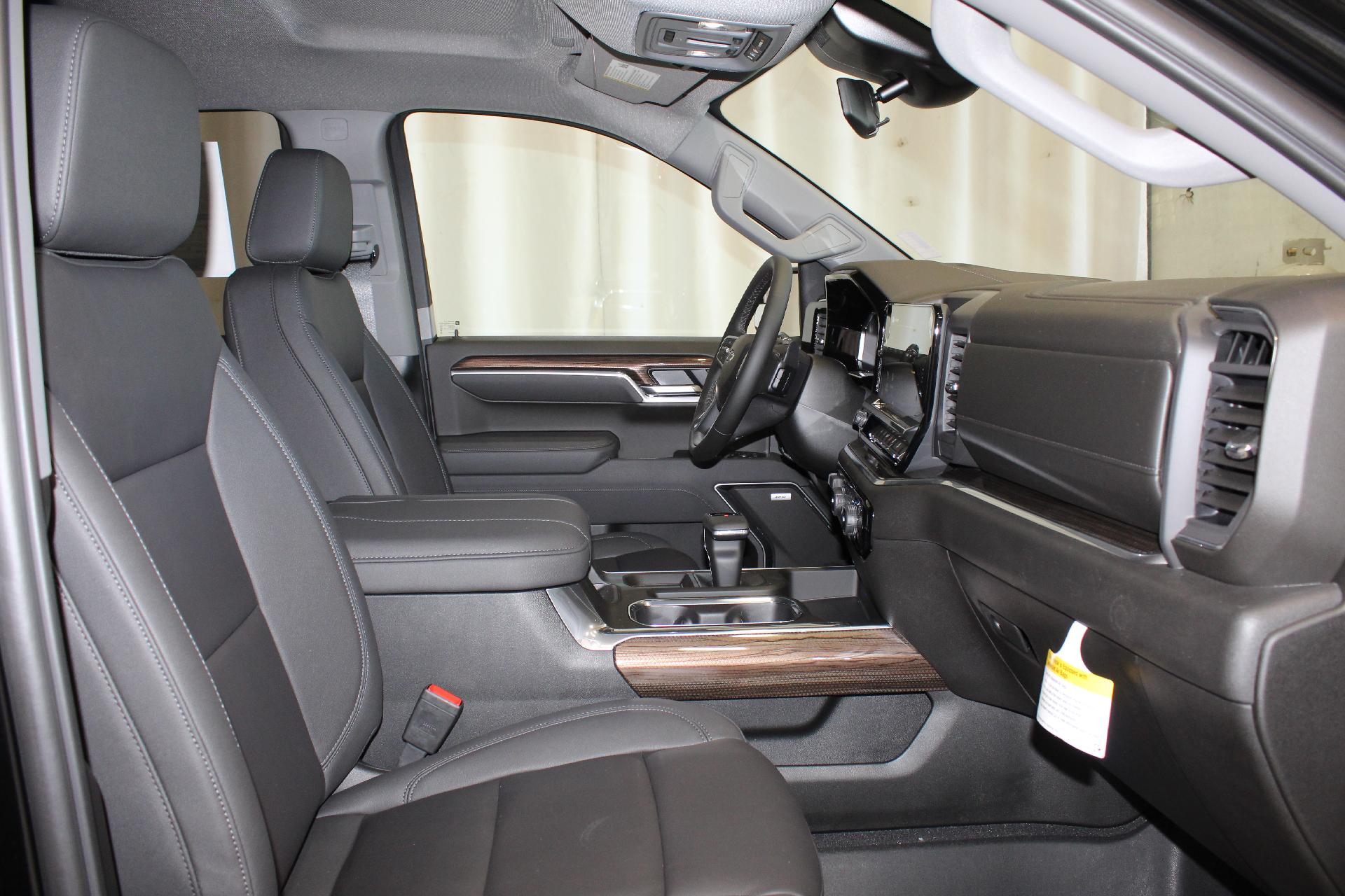 2025 Chevrolet Silverado 1500 Vehicle Photo in NORTHAMPTON, MA 01060-1120