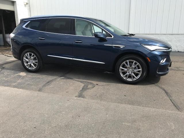 2023 Buick Enclave Vehicle Photo in GREEN BAY, WI 54303-3330