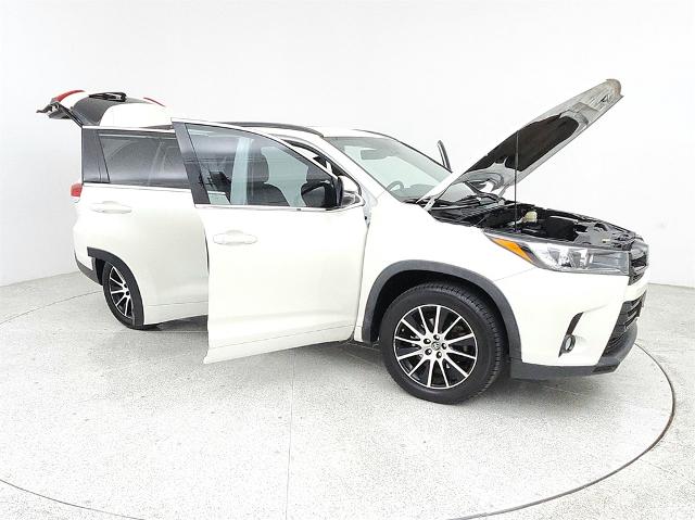 2018 Toyota Highlander Vehicle Photo in Grapevine, TX 76051