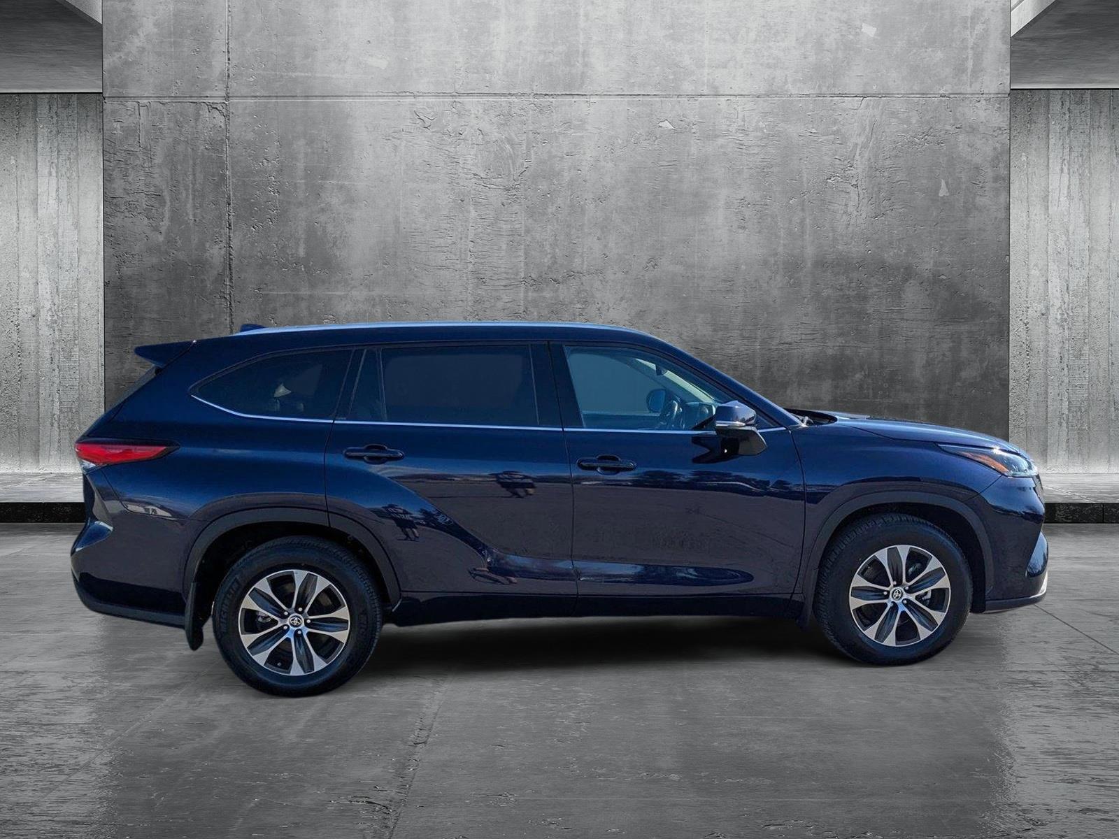 2022 Toyota Highlander Vehicle Photo in Spokane Valley, WA 99212