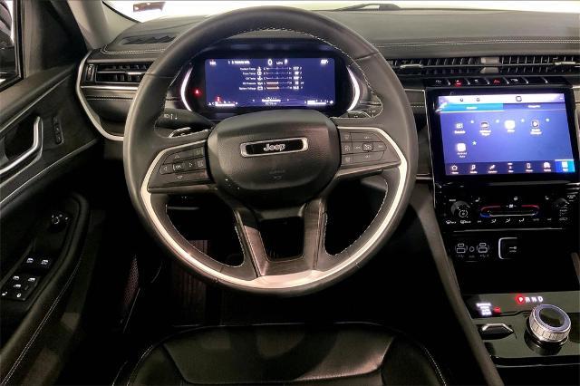 2023 Jeep Grand Cherokee L Vehicle Photo in Lees Summit, MO 64086