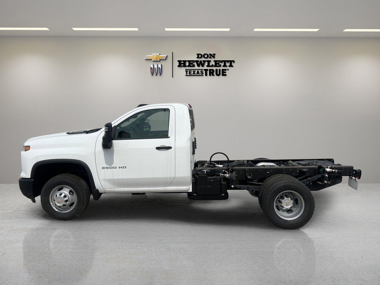 2025 Chevrolet Silverado 3500 HD Chassis Cab Vehicle Photo in GEORGETOWN, TX 78626-7508