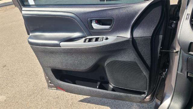 2017 Toyota Sienna Vehicle Photo in FLAGSTAFF, AZ 86001-6214