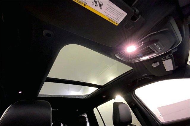 2024 Jeep Grand Cherokee L Vehicle Photo in KANSAS CITY, MO 64114-4502