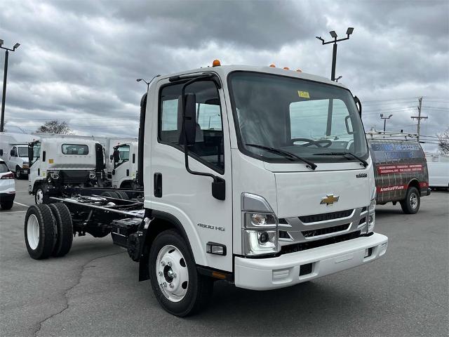 2024 Chevrolet Low Cab Forward 4500 Vehicle Photo in ALCOA, TN 37701-3235