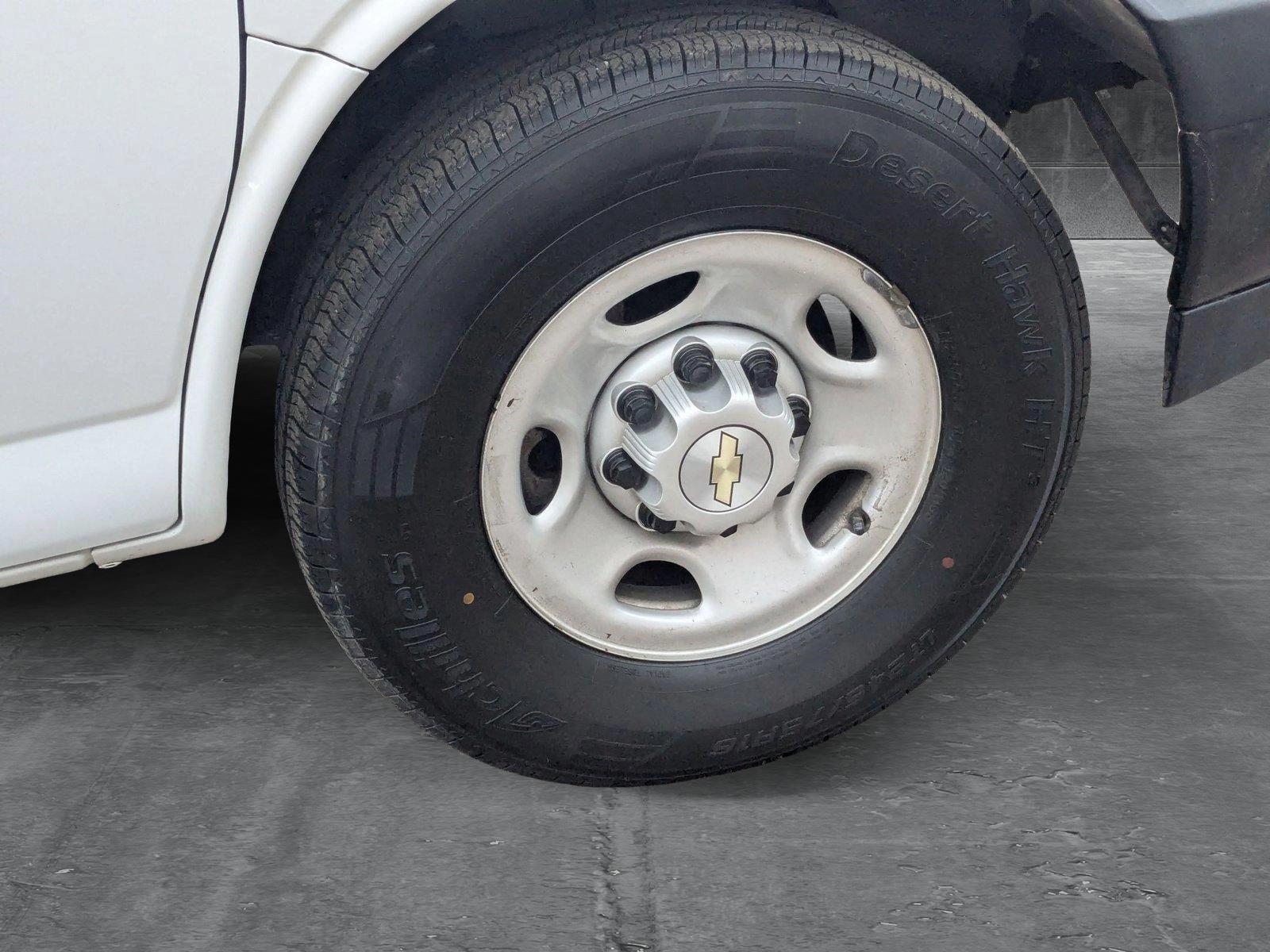 2022 Chevrolet Express Passenger 3500 Vehicle Photo in LONE TREE, CO 80124-2750