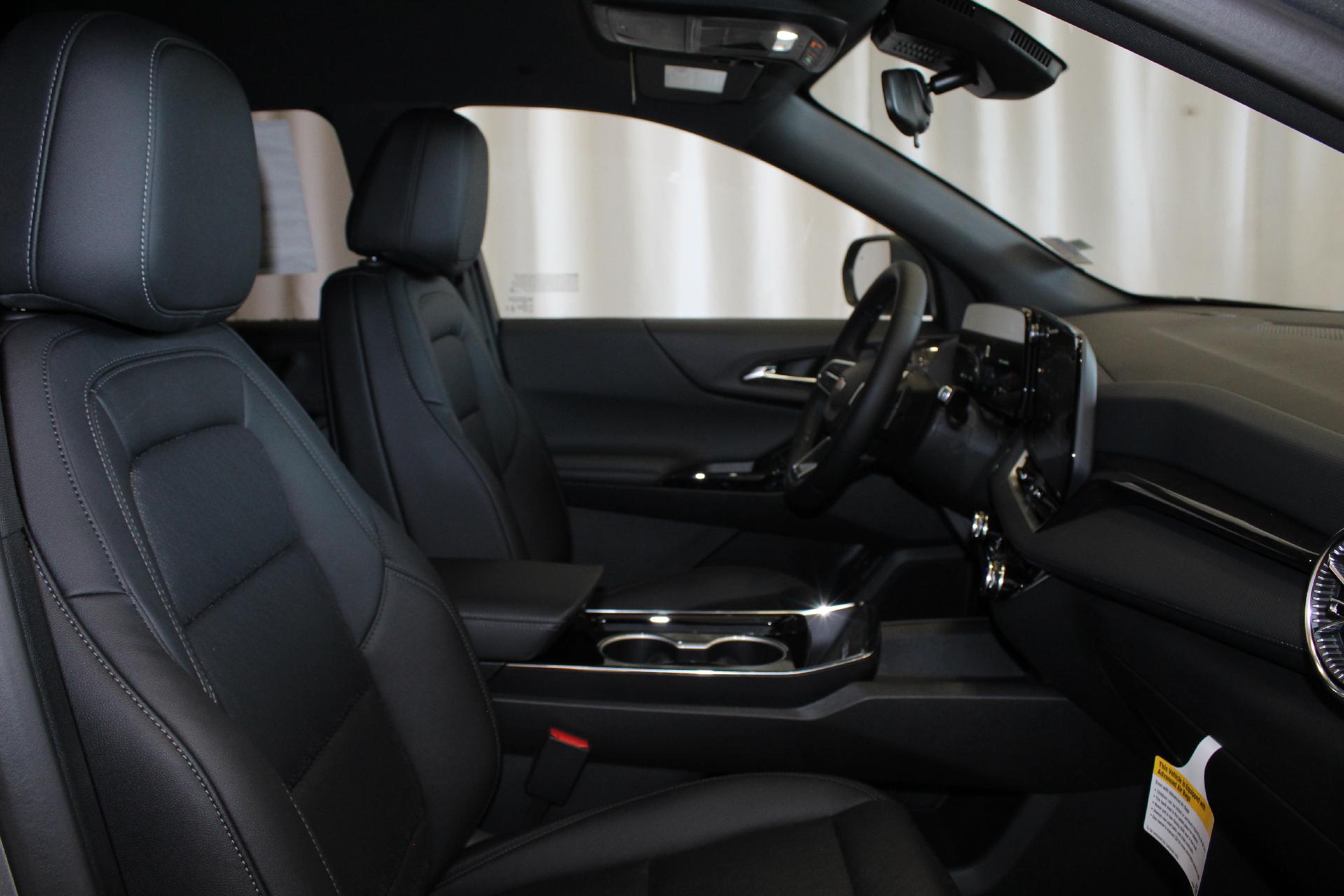 2025 Chevrolet Equinox Vehicle Photo in NORTHAMPTON, MA 01060-1120