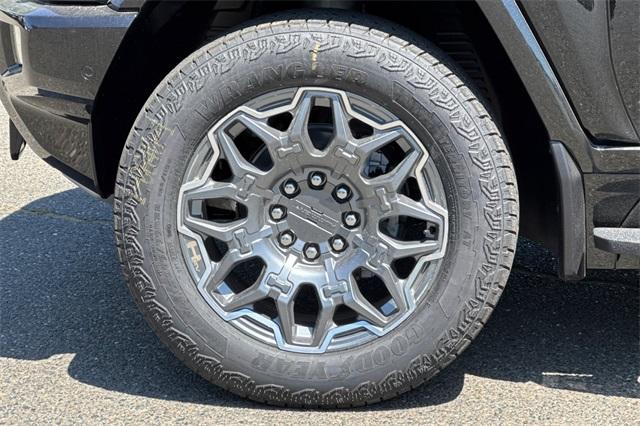 2025 GMC HUMMER EV SUV Vehicle Photo in ELK GROVE, CA 95757-8703