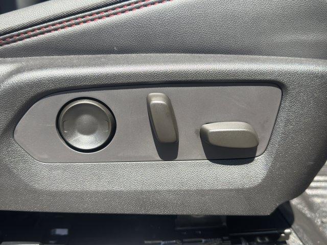2024 GMC Canyon Vehicle Photo in LEOMINSTER, MA 01453-2952