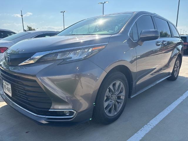2023 Toyota Sienna Vehicle Photo in San Antonio, TX 78230