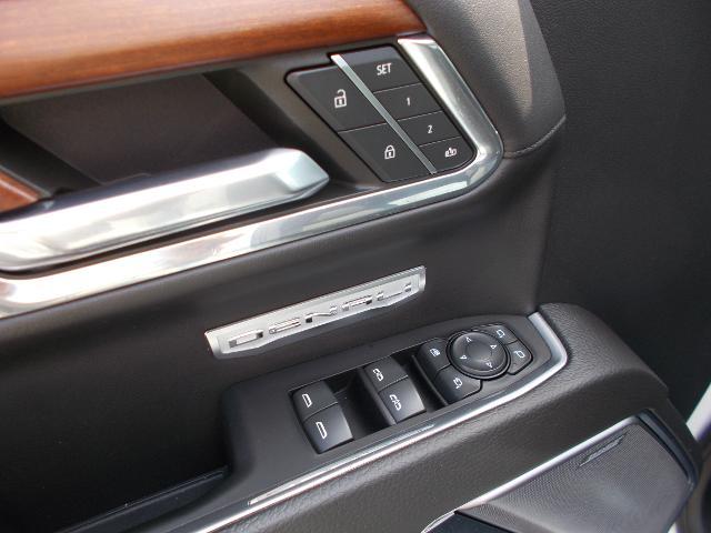 2023 GMC Sierra 1500 Vehicle Photo in LOWELL, MA 01852-4336