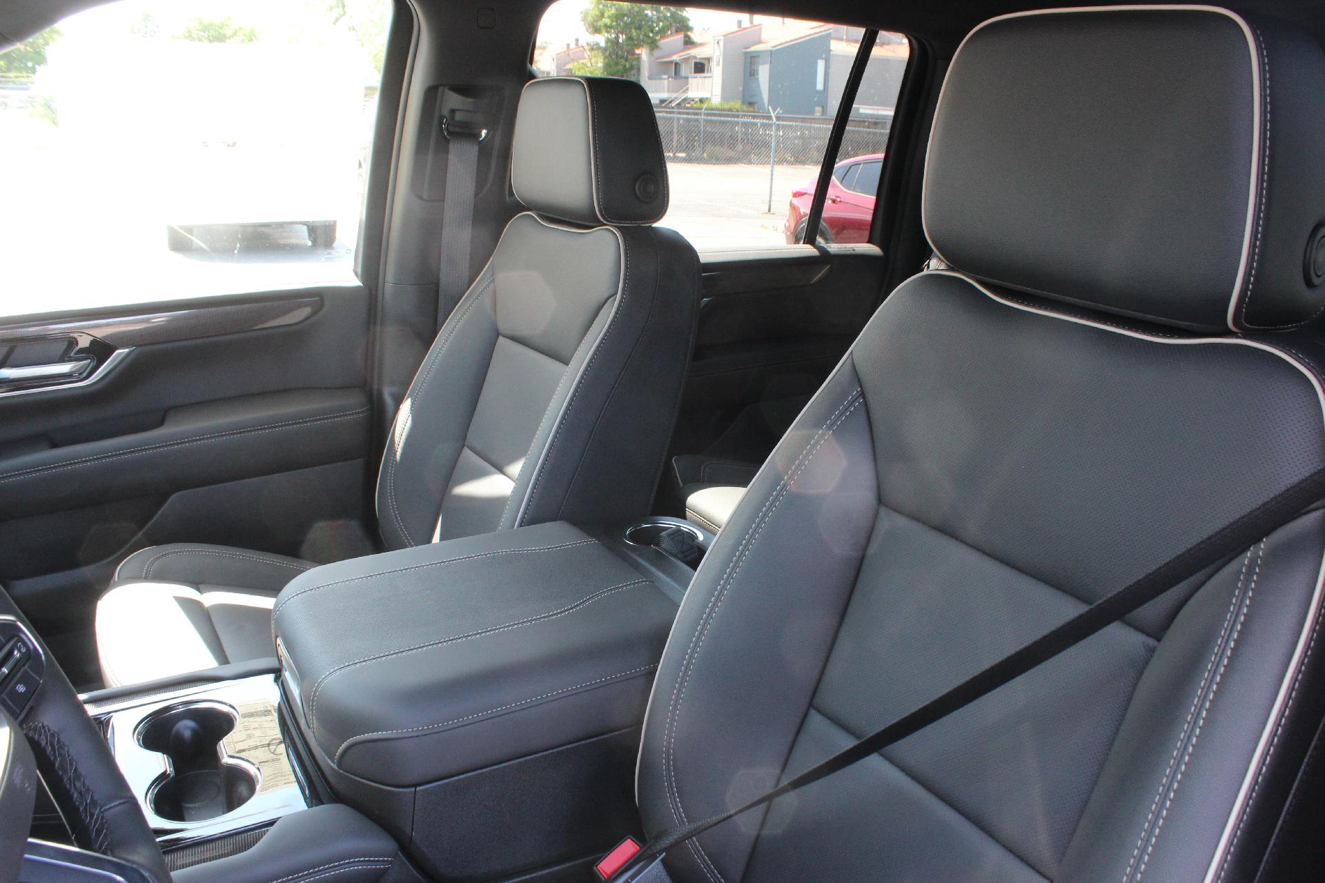 2025 GMC Yukon XL Vehicle Photo in AURORA, CO 80012-4011