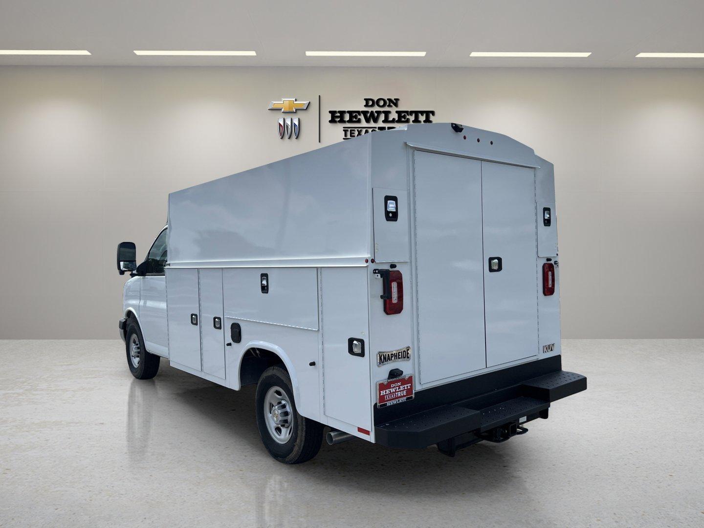 2025 Chevrolet Express Cutaway 3500 Vehicle Photo in GEORGETOWN, TX 78626-7508