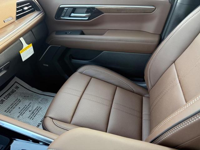 2025 Chevrolet Tahoe Vehicle Photo in COLUMBIA, MO 65203-3903